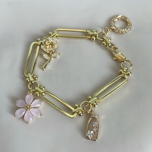 🆕 Gorgeous gold link bracelet with charms